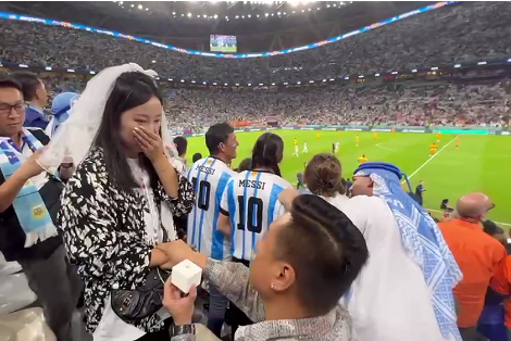 DR钻戒见证世界杯球迷浪漫：中国球迷在梅西罚进点球的时候求婚